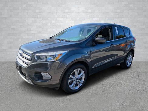 Used 2019 Ford Escape SE image 9