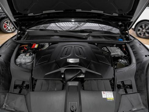 Used 2022 Porsche Cayenne image 45