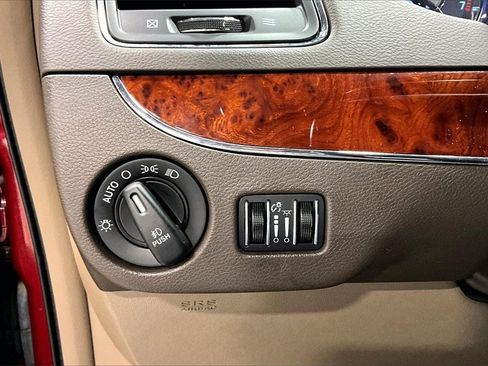 Used 2016 Chrysler Town & Country Touring-L image 16