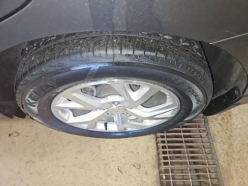 Used 2019 Chevrolet Equinox LT image 12