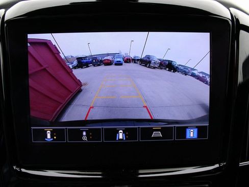 Used 2023 Chevrolet Traverse RS image 37