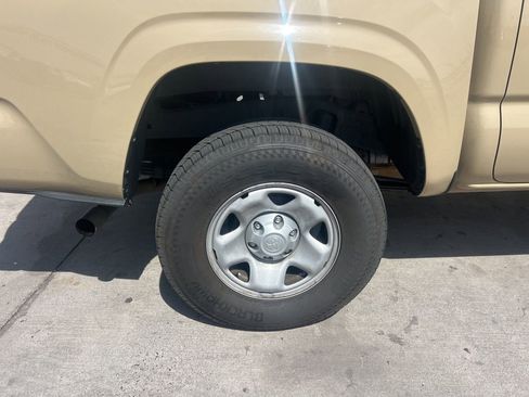 Used 2020 Toyota Tacoma SR5 RWD image 2