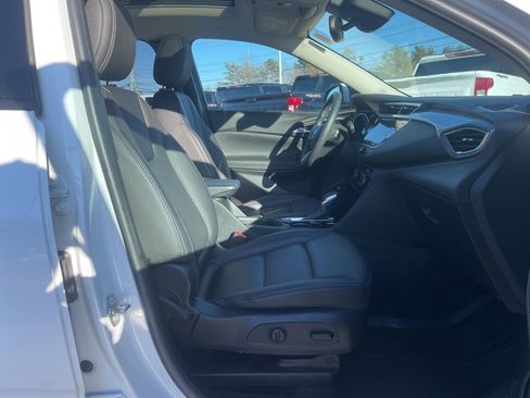 Used 2022 Buick Encore GX Essence w/ Experience Buick Package image 30