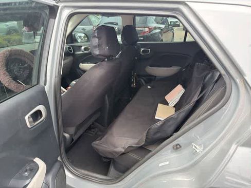 Used 2022 Hyundai Venue SEL image 21