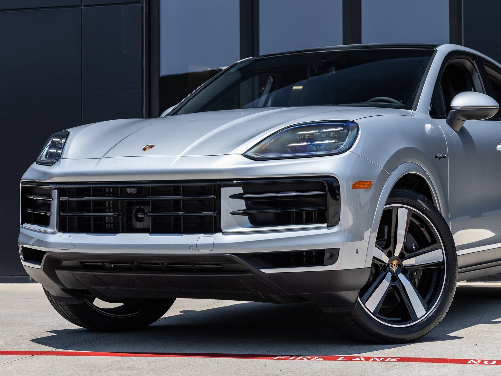 Certified 2025 Porsche Cayenne E-Hybrid Coupe AWD/4WD image 7