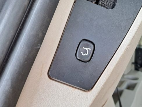 Used 2016 Chrysler Town & Country Limited w/ Trailer Tow Group image 32