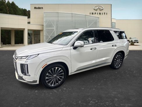 Used 2024 Hyundai Palisade Calligraphy FWD image 1