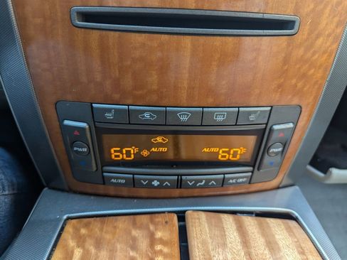 Used 2006 Cadillac XLR Base image 19