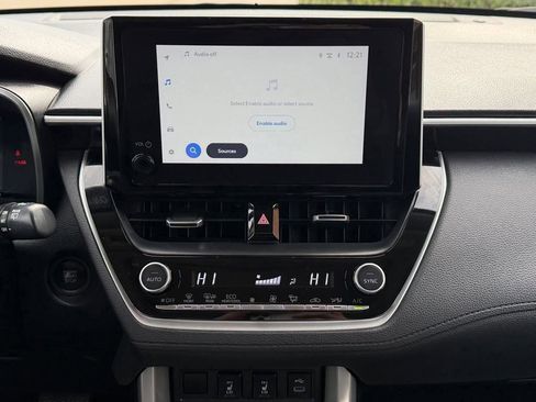 Used 2024 Toyota Corolla Cross XLE w/ Convenience Package image 14