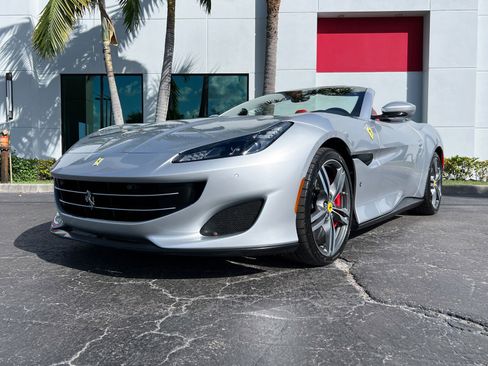Used 2019 Ferrari Portofino image 6