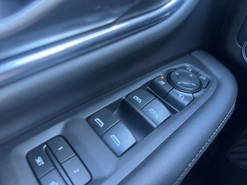 Certified 2022 GMC Yukon XL SLT w/ SLT Luxury Package image 5