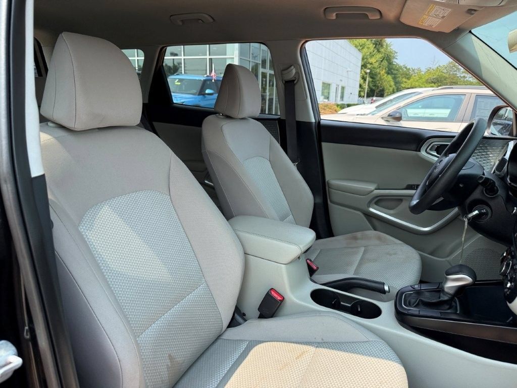 Used 2023 Kia Soul LX FWD image 22