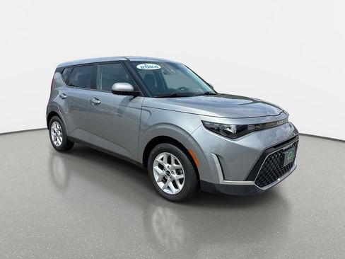 Used 2024 Kia Soul FWD image 2