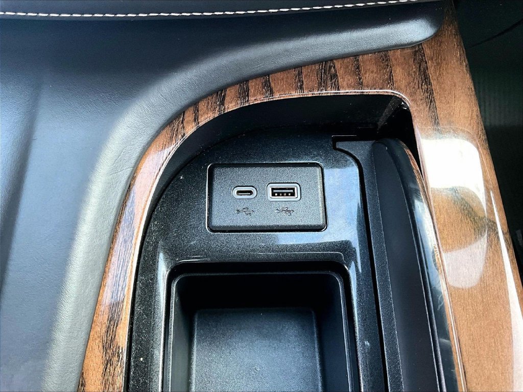Used 2021 Cadillac Escalade Sport Platinum w/ LPO, Floor Liner Package AWD/4WD image 28