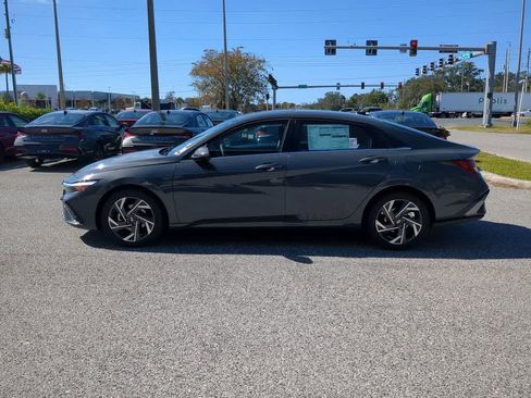 New 2026 Hyundai Elantra Limited FWD image 3