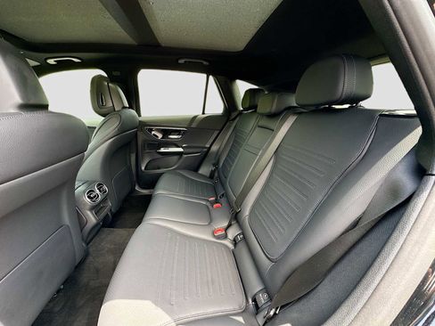 Used 2024 Mercedes-Benz GLC 300 4MATIC image 25