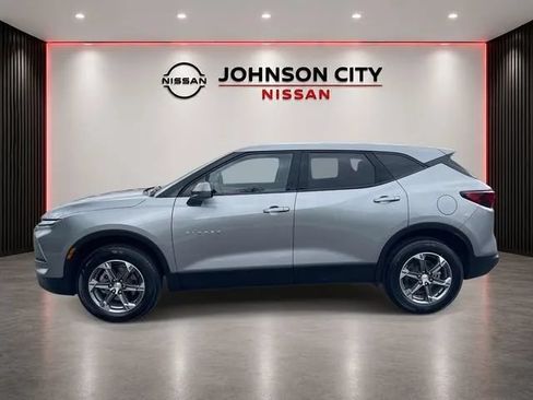 Used 2025 Chevrolet Blazer LT FWD image 8