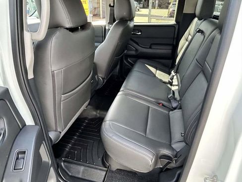 Used 2025 Nissan Frontier SV AWD/4WD image 9