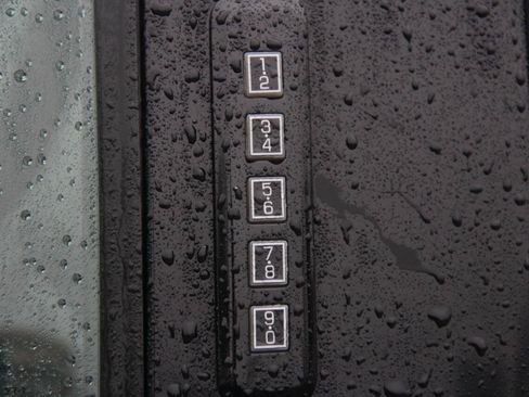 Used 2021 Ford F150 Lariat AWD/4WD image 10