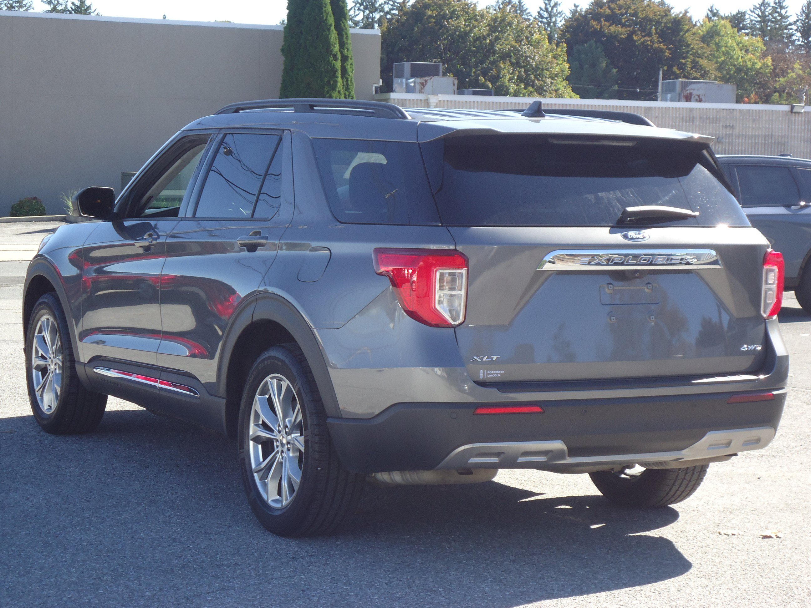 Used 2021 Ford Explorer XLT w/ Equipment Group 202A AWD/4WD image 5