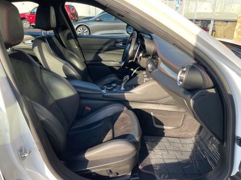 Used 2018 Alfa Romeo Giulia Quadrifoglio w/ Driver Assist Dynamic Package RWD image 30
