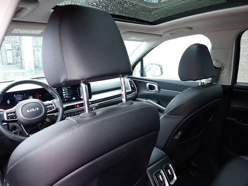 Certified 2024 Kia Sorento S w/ Panoramic Sunroof Package AWD/4WD image 17