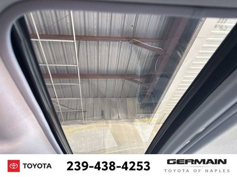 Used 2017 Toyota Camry XLE image 10