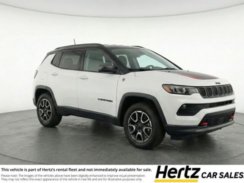 Used 2025 Jeep Compass Trailhawk AWD/4WD image 1