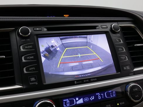 Used 2016 Toyota Highlander Limited w/ Driver Technology Package FWD image 25