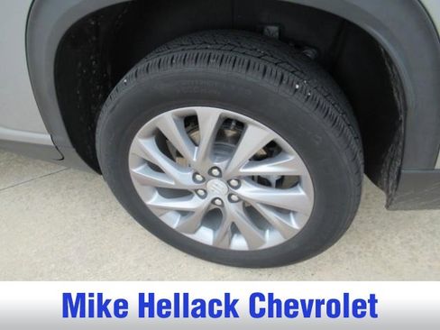 Used 2025 Buick Enclave Preferred FWD image 5