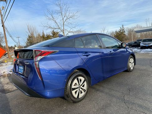 Used 2018 Toyota Prius Two image 6