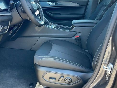 New 2024 Jeep Grand Cherokee L Laredo w/ Luxury Tech Group I image 14