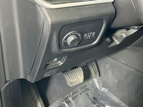 Used 2023 Jeep Grand Cherokee Altitude AWD/4WD image 10