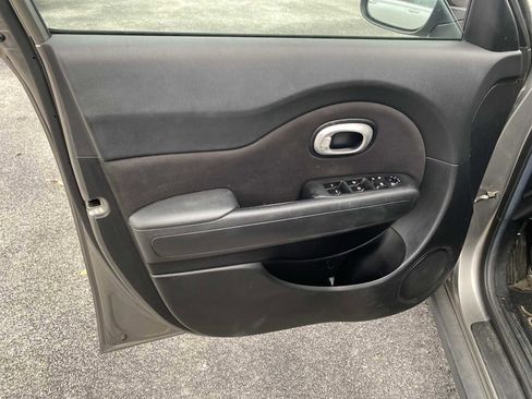 Used 2016 Kia Soul + image 32