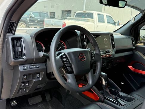 Used 2025 Nissan Frontier PRO-4X w/ Pro Premium Package AWD/4WD image 4