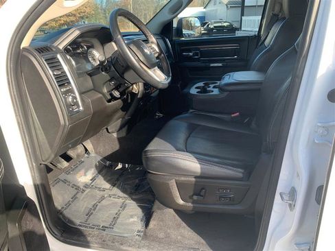 Used 2018 RAM 1500 Laramie image 36