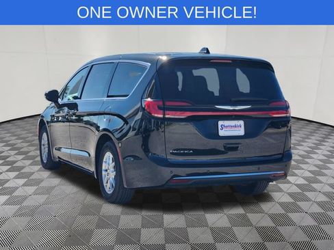 Used 2024 Chrysler Pacifica Touring-L FWD image 3