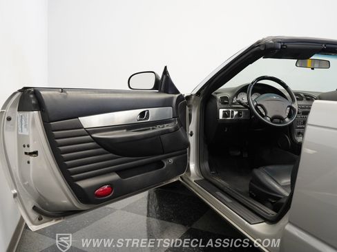 Used 2004 Ford Thunderbird image 40