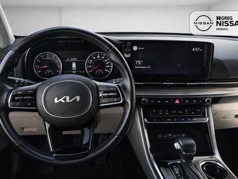 Used 2022 Kia Carnival EX FWD image 10