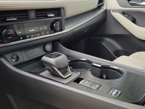 Certified 2025 Nissan Rogue SV FWD image 27