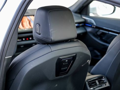 Used 2025 BMW 530i xDrive w/ Premium Package image 18