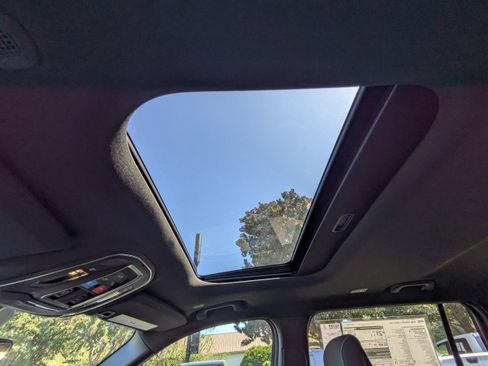 New 2025 Jeep Grand Cherokee L Laredo w/ Luxury Tech Group I image 22