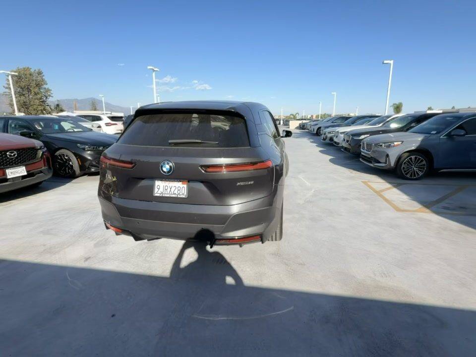 Used 2024 BMW iX xDrive50 w/ Premium Package AWD/4WD image 13