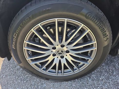 Used 2025 Mercedes-Benz GLC 300 image 3
