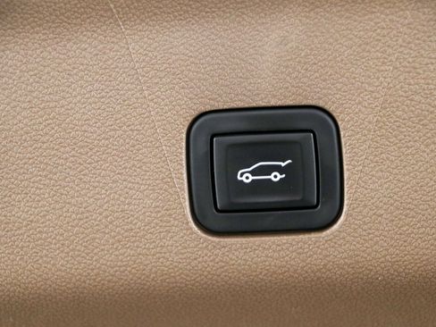 Used 2023 GMC Yukon Denali RWD image 35