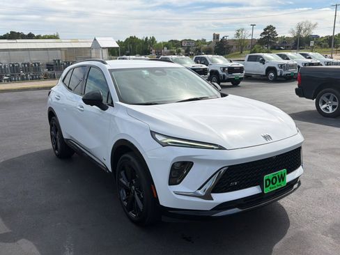 Used 2025 Buick Envision Sport Touring image 1