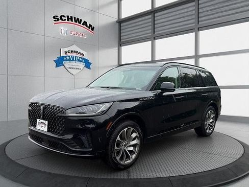 Used 2025 Lincoln Aviator AWD w/ Jet Appearance Package image 8