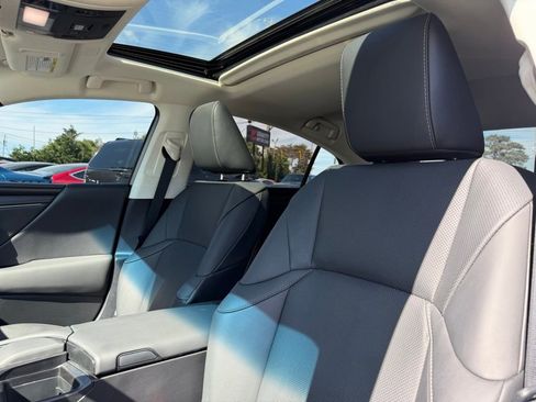 Used 2022 Lexus ES 350 w/ Premium Package FWD image 11