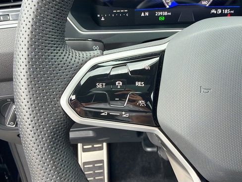 Used 2024 Volkswagen Tiguan SE R-Line image 37