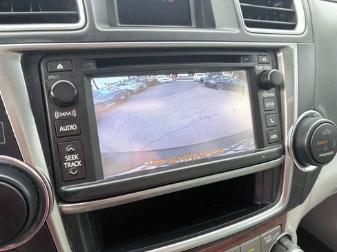 Used 2013 Toyota Highlander Limited AWD/4WD image 30